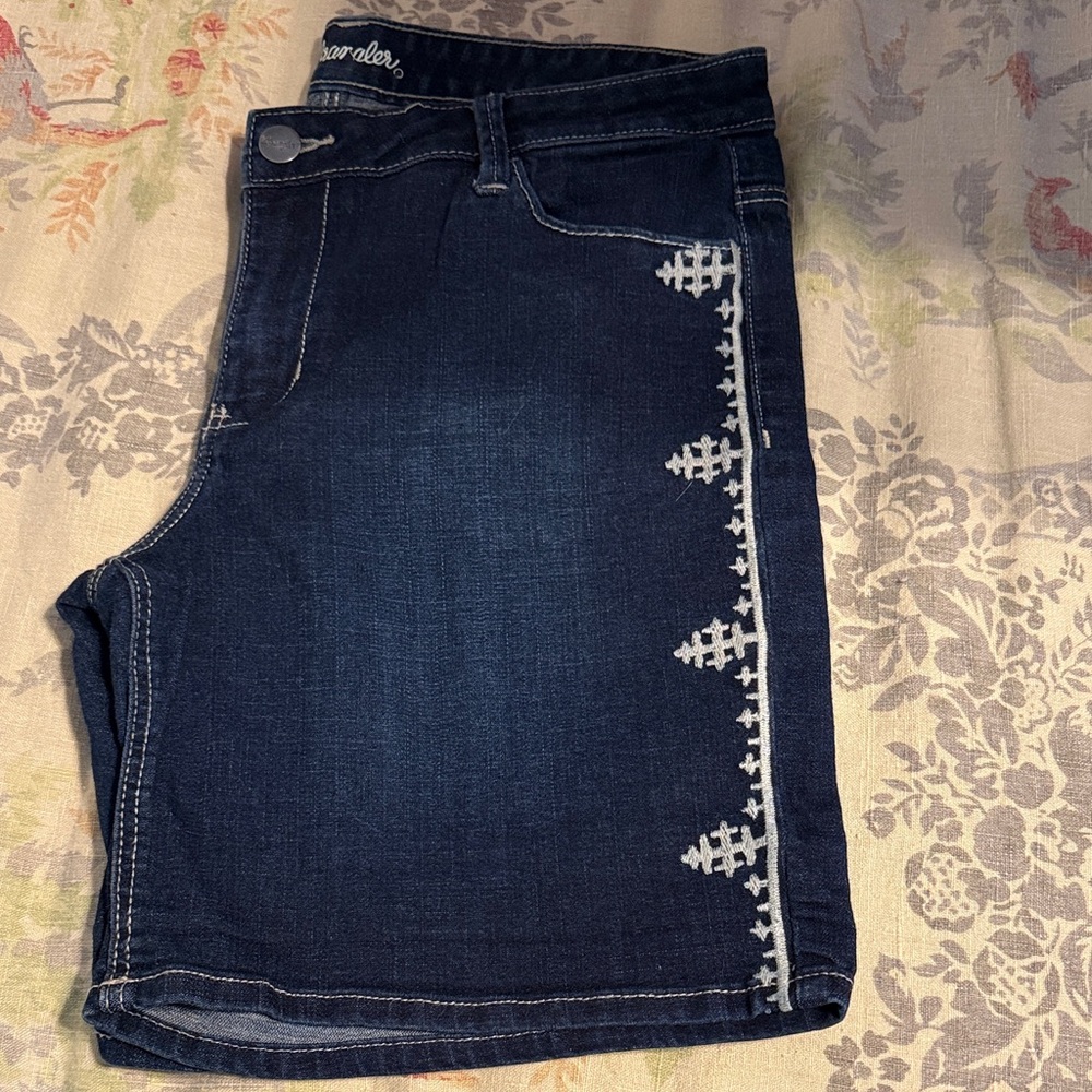 Wrangler Dark Blue Denim Shorts with White Accents - Picture 2 of 3